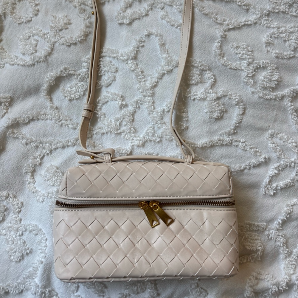 Woven Cream Crossbody BV-Style Bang Bang Vanity Bag